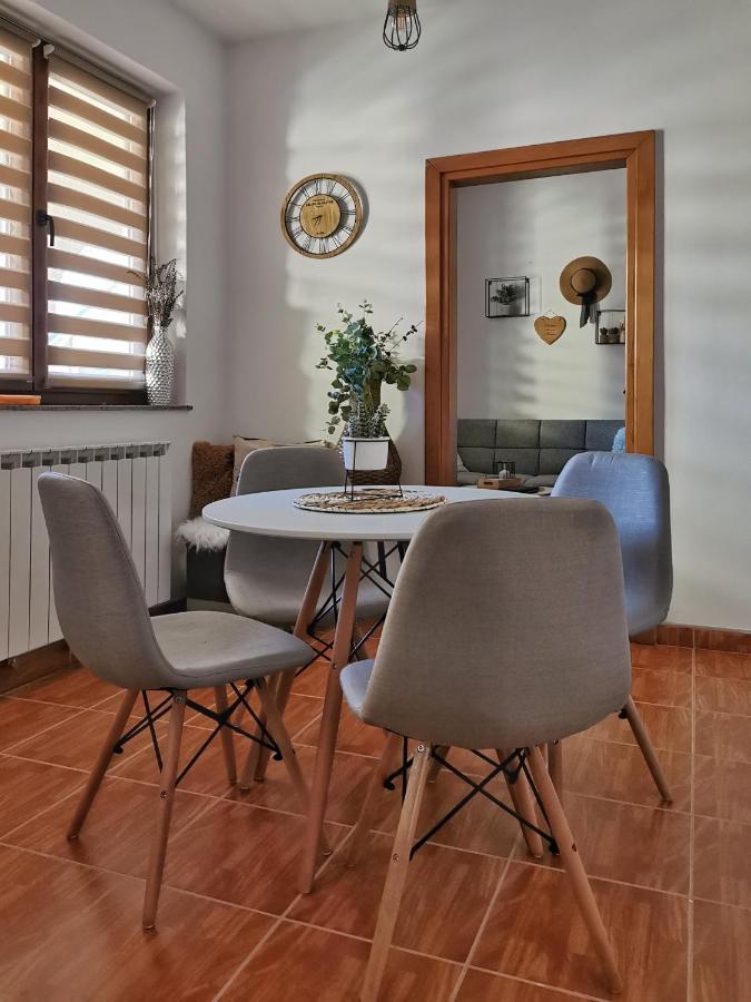 Studio Central Square Gospić Екстериор снимка