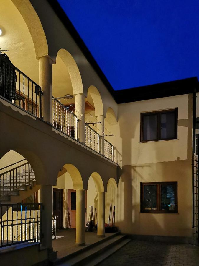 Studio Central Square Gospić Екстериор снимка