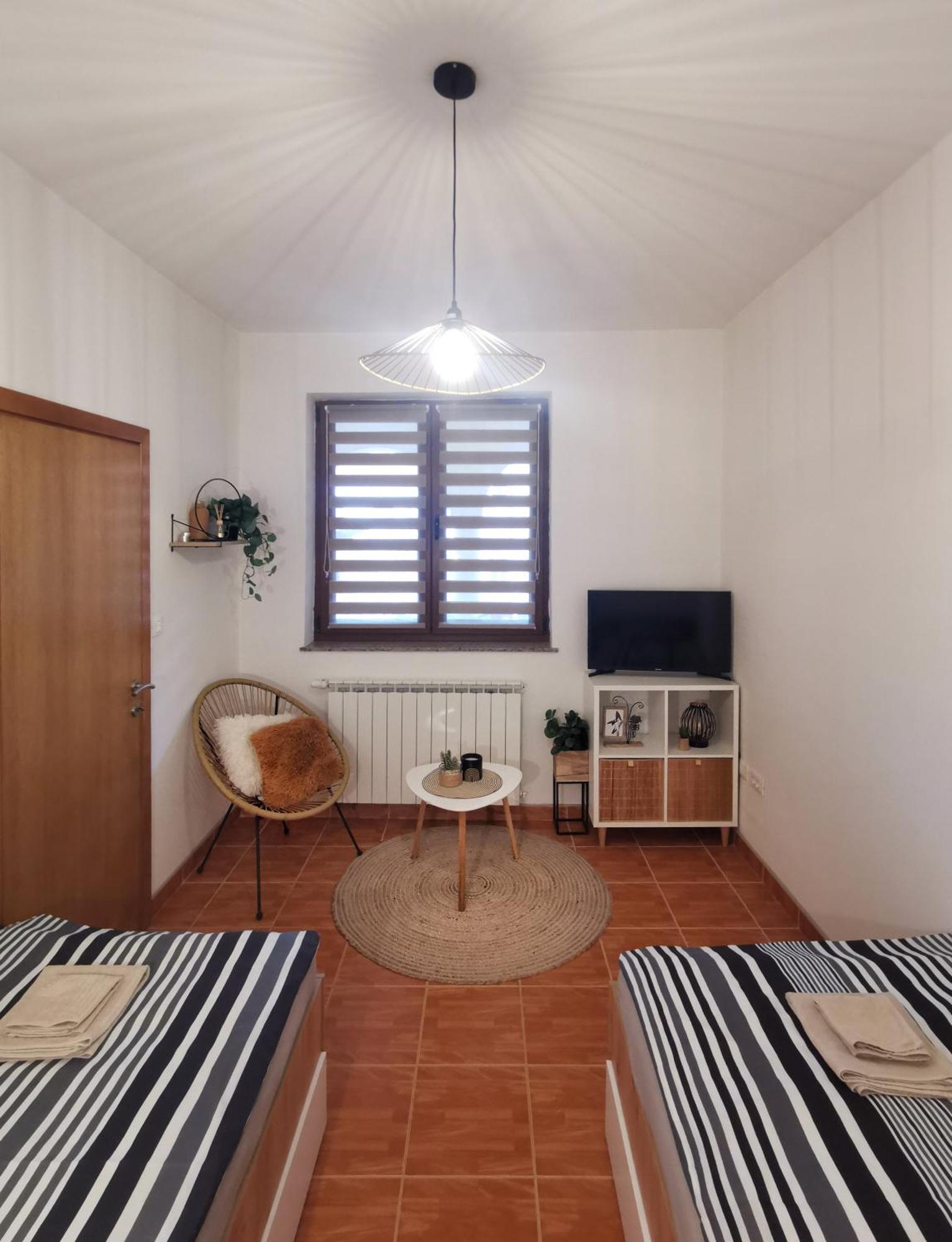 Studio Central Square Gospić Екстериор снимка